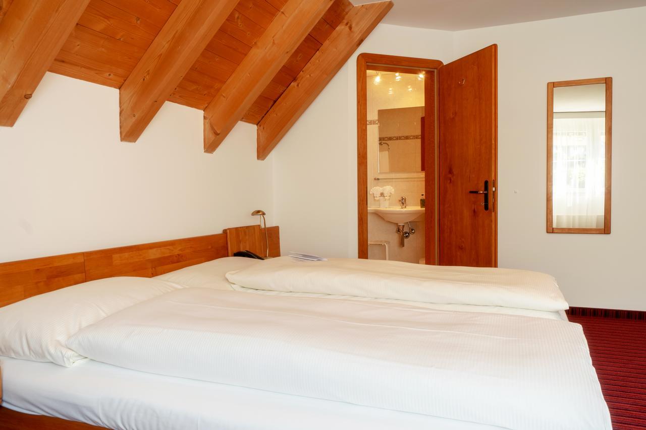 Typically Swiss Hotel Altana Скуол Екстериор снимка