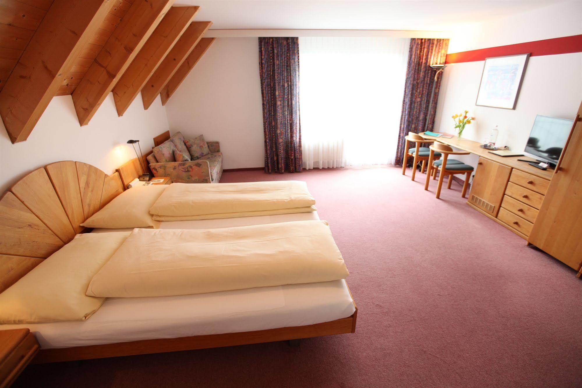 Typically Swiss Hotel Altana Скуол Екстериор снимка