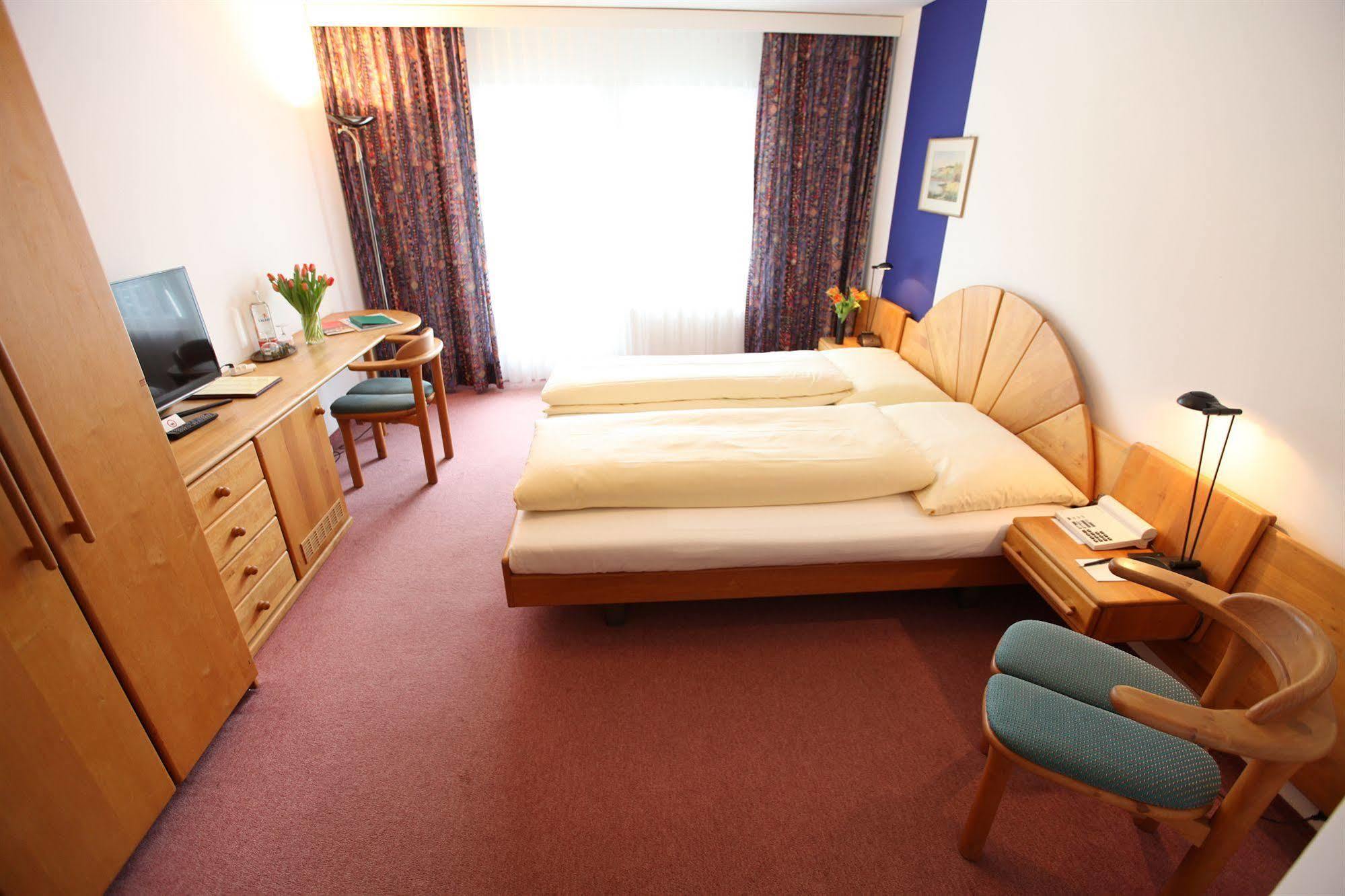Typically Swiss Hotel Altana Скуол Екстериор снимка