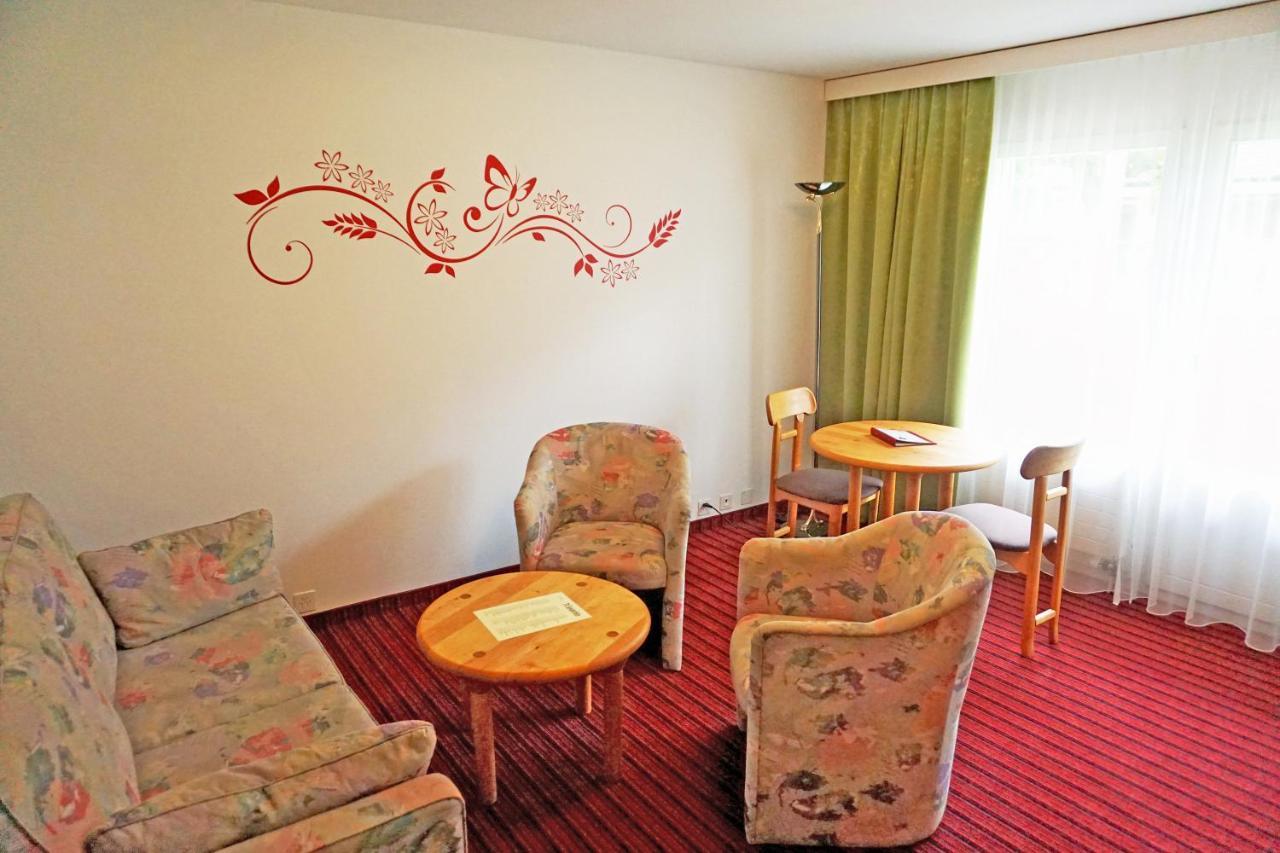 Typically Swiss Hotel Altana Скуол Екстериор снимка