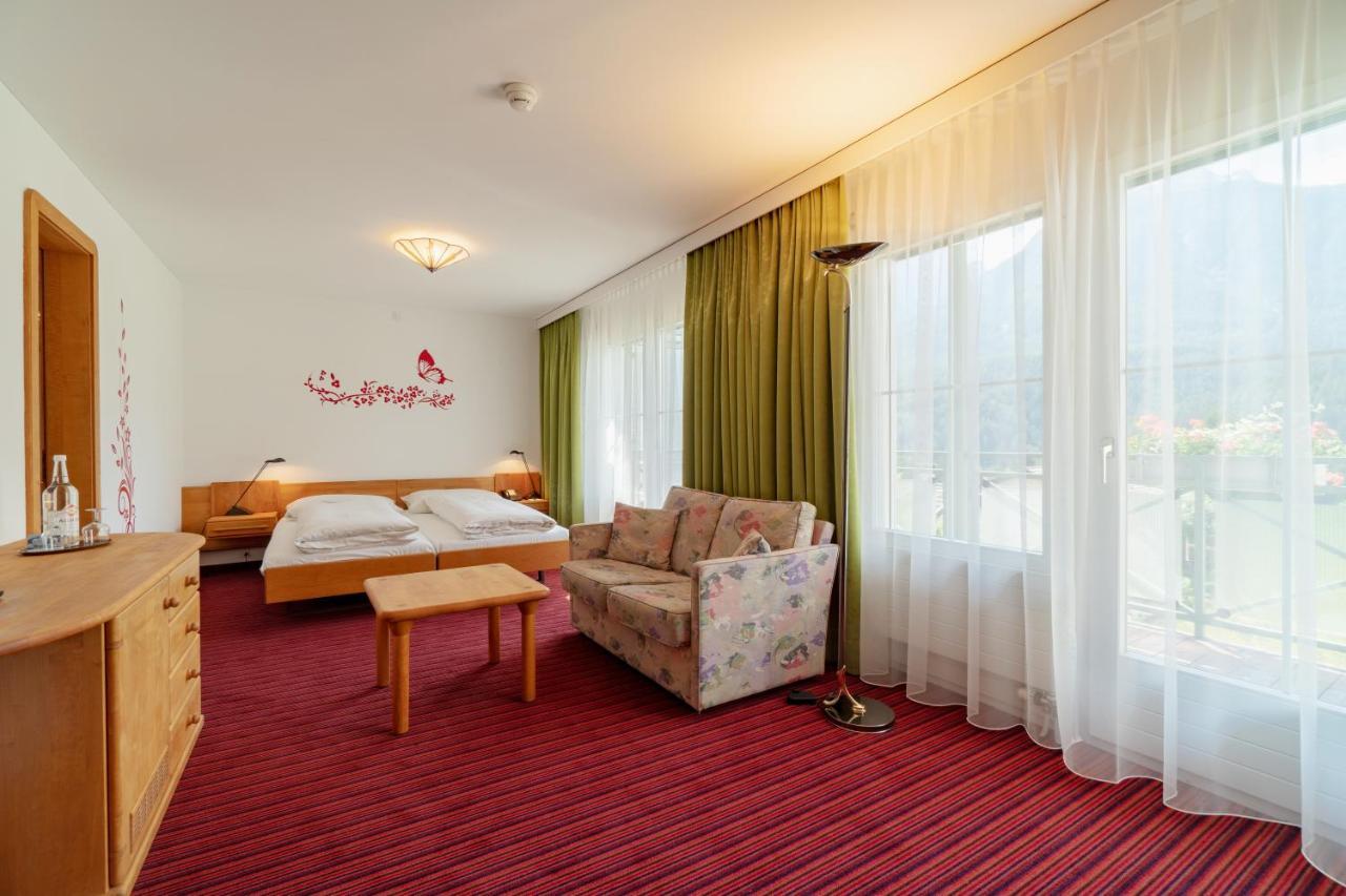 Typically Swiss Hotel Altana Скуол Екстериор снимка