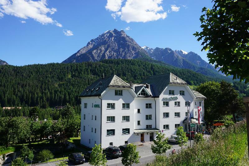 Typically Swiss Hotel Altana Скуол Екстериор снимка